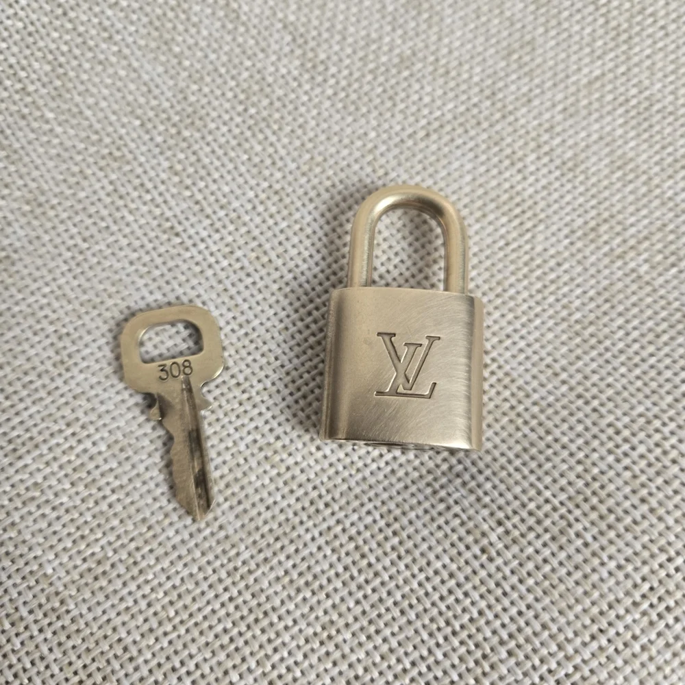 Louis Vuitton cute louis